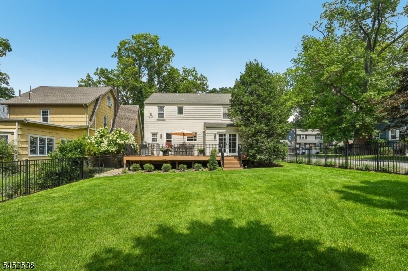 Large Fenced in back