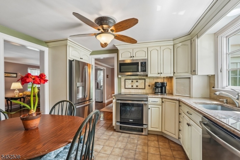 Eat in Kitchen