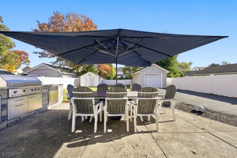 REAR YARD/OUTDOOR KITCHEN