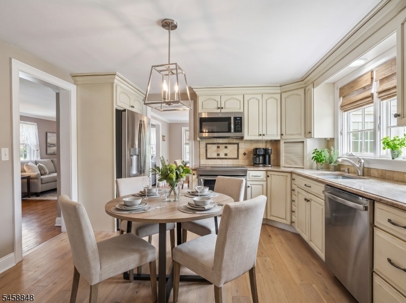 Eat in Kitchen