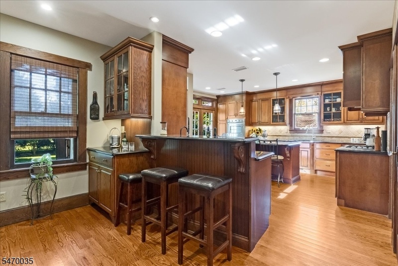 Breakfast or Bar Seating