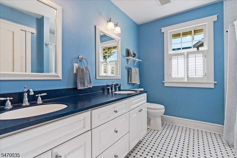 2nd Floor Full Bath