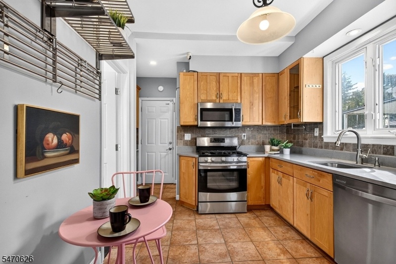 Eat-in Kitchen