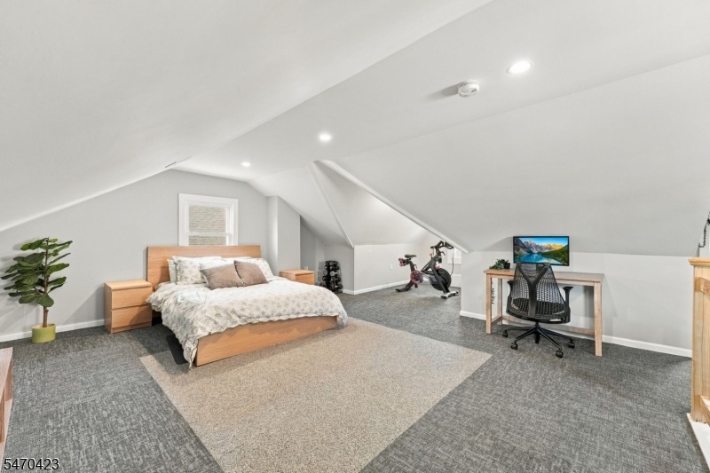 4th Bedroom + Bonus space