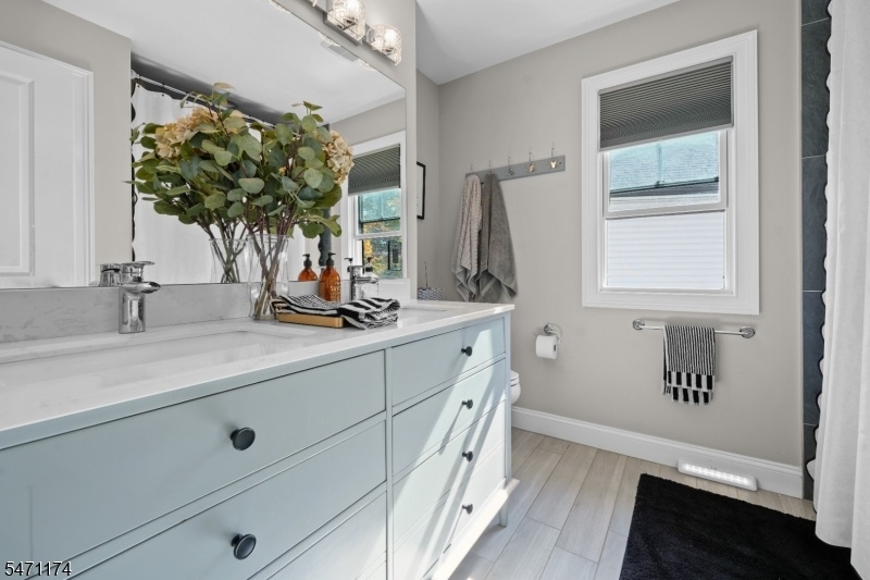 2nd floor bathroom