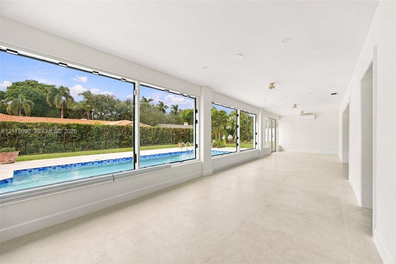 Spacious Florida Room, can be used as Family Room, Breakfast Area, Kids Play Area etc.