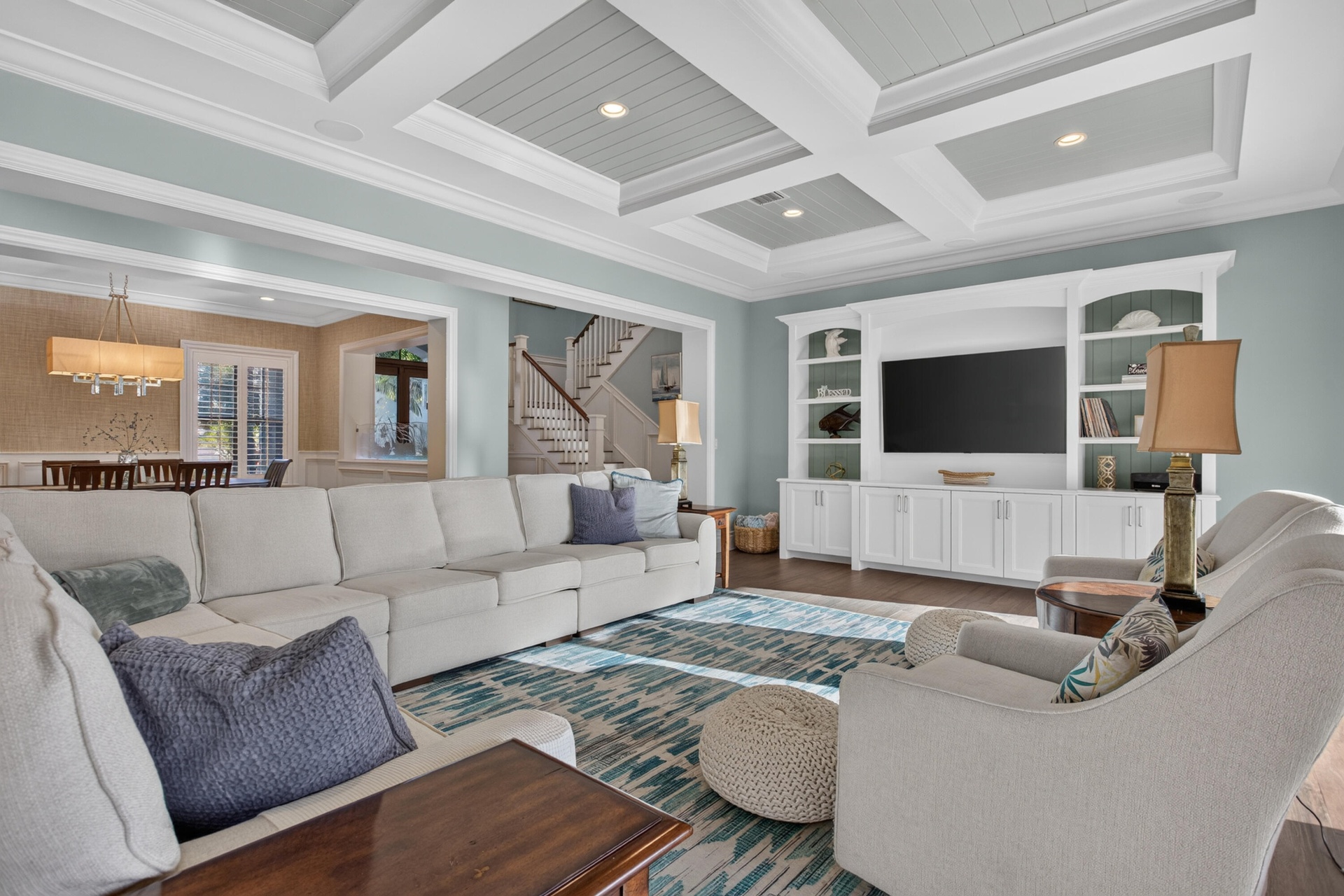 Beautiful details on ceiling.