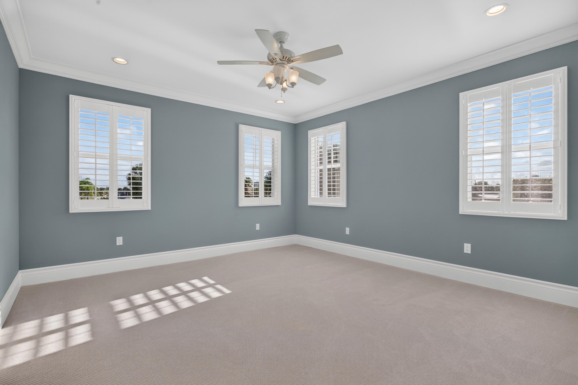 Large En-suite 3rd bedroom located on second floor
