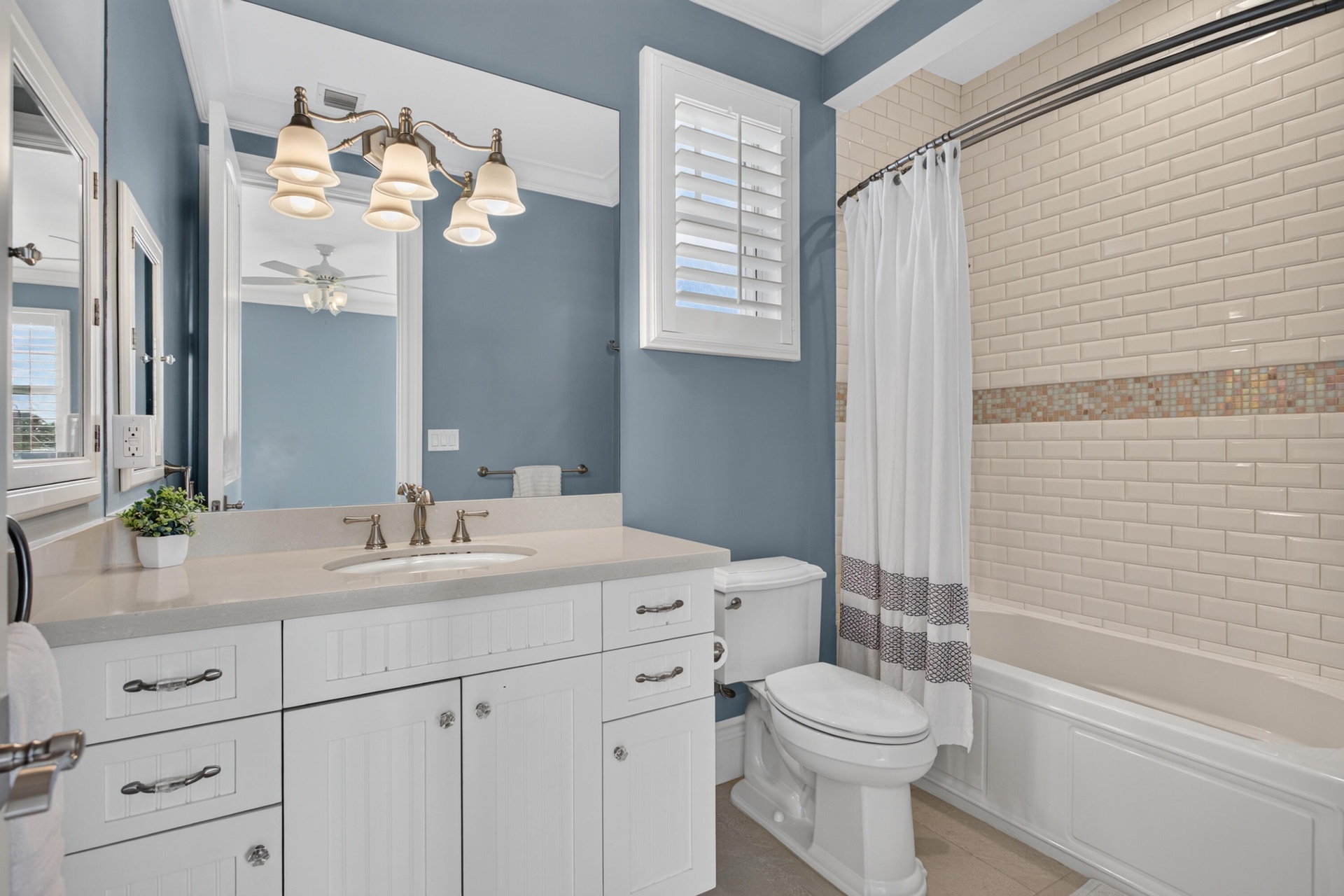 En-suite bathroom in 3rd bedroom