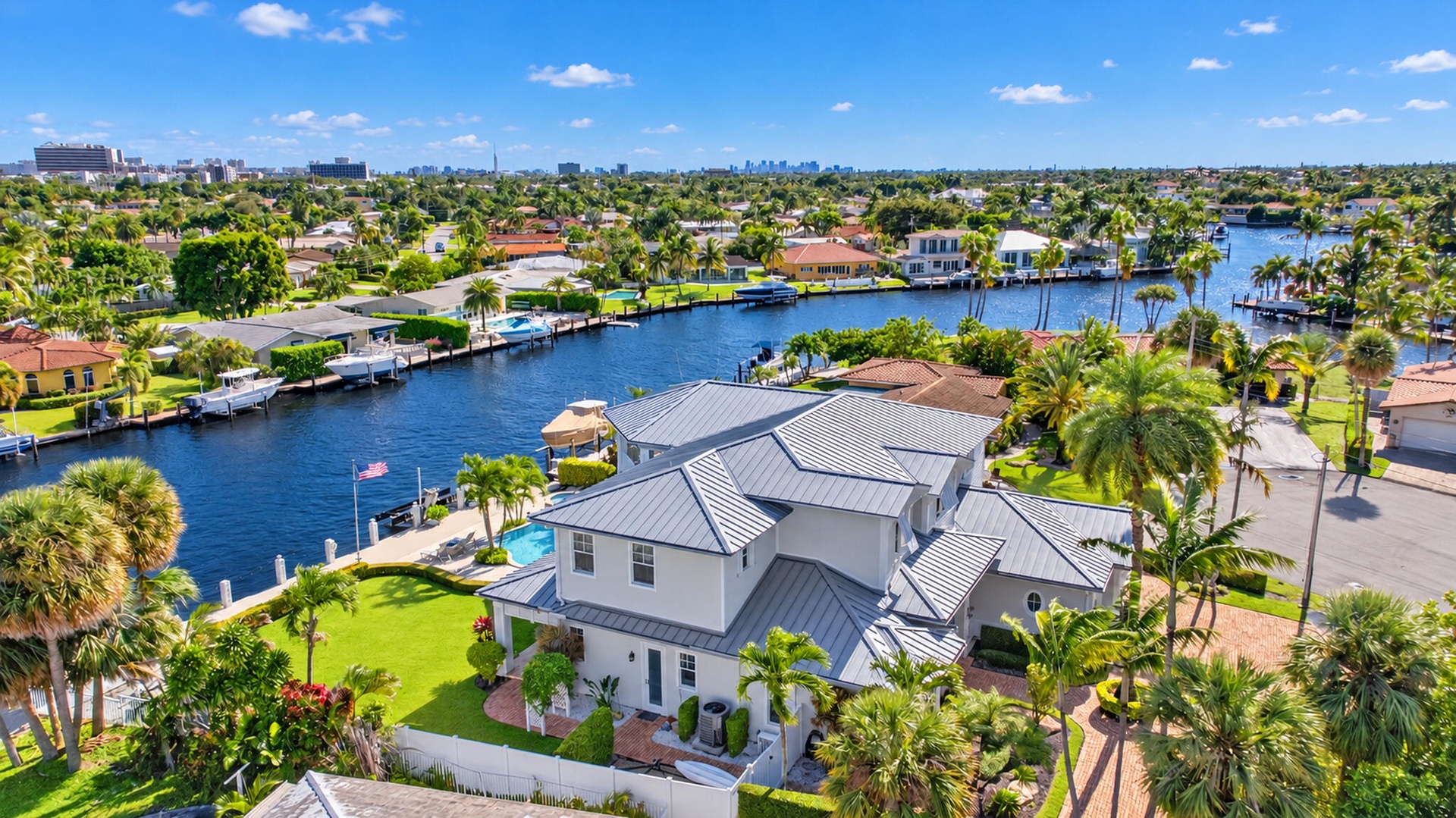 Quick access to intracoastal and minutes from the inlet to the ocean.