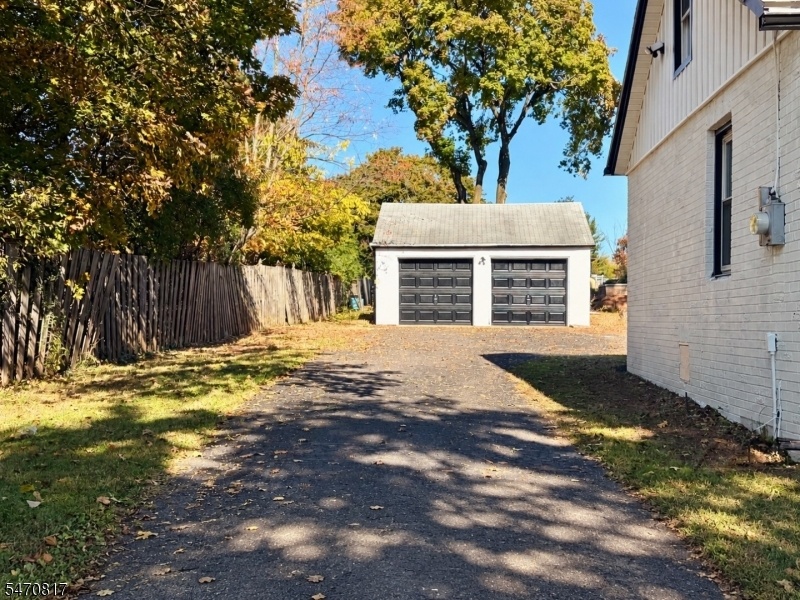 Detached Garage