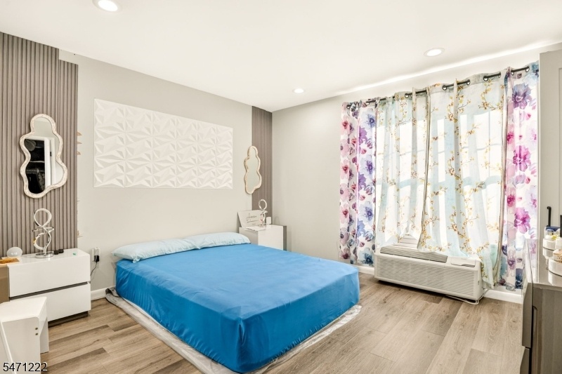 Unit 1 Ensuite Bedroom
