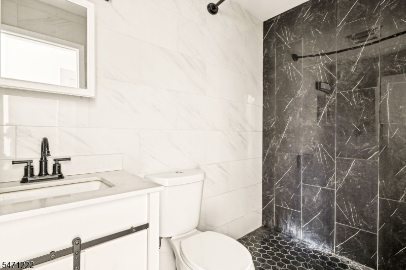 Unit 2 Ensuite Bathroom