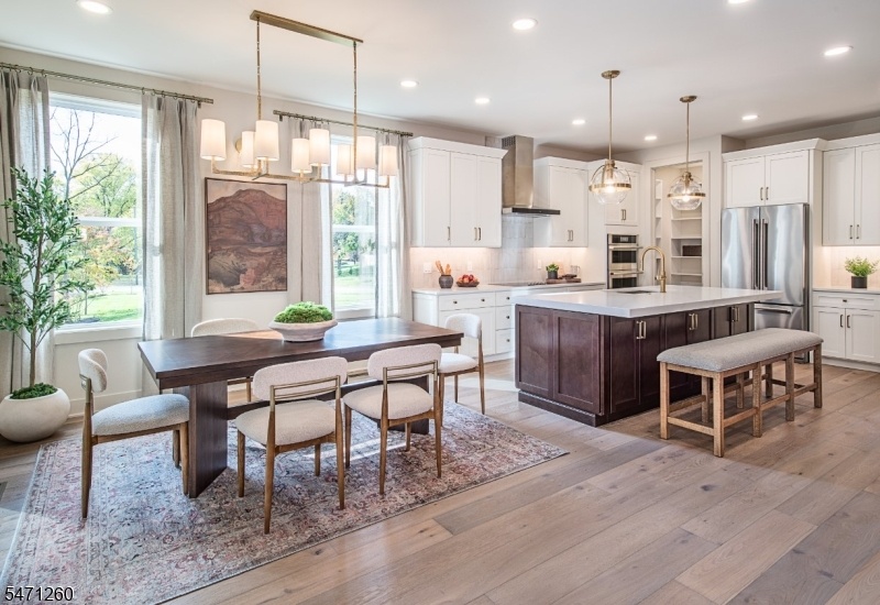 Model Dining