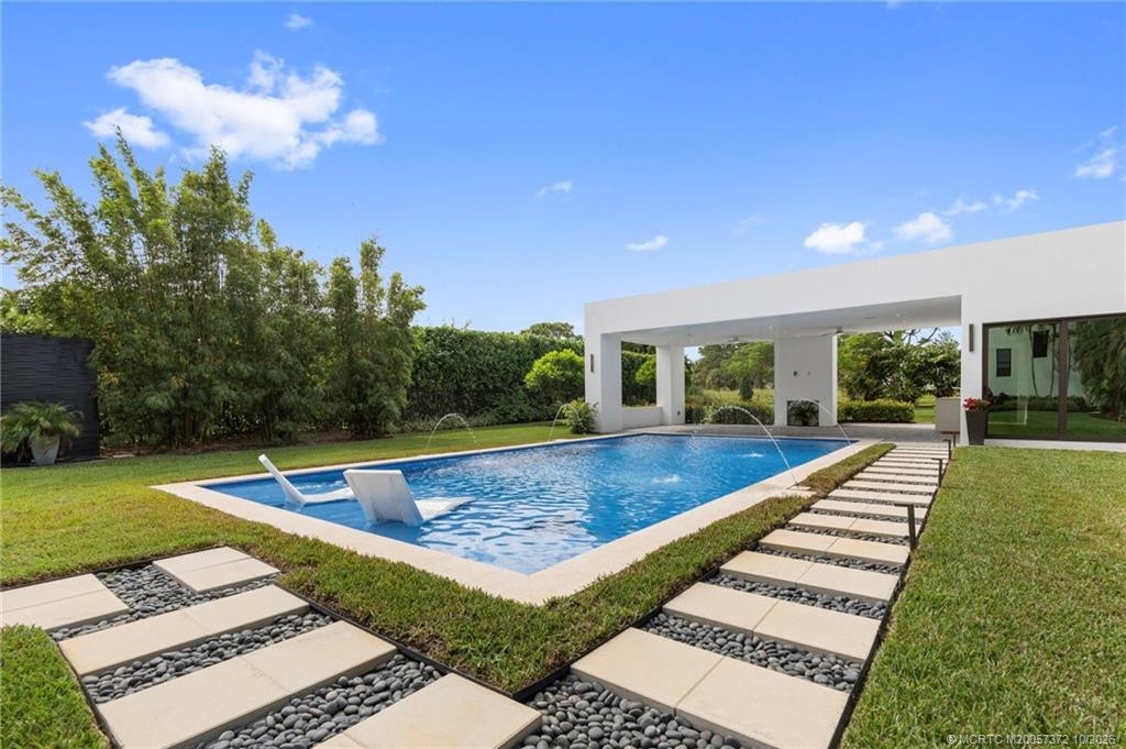 Walk way around the Pool to the Guest House
