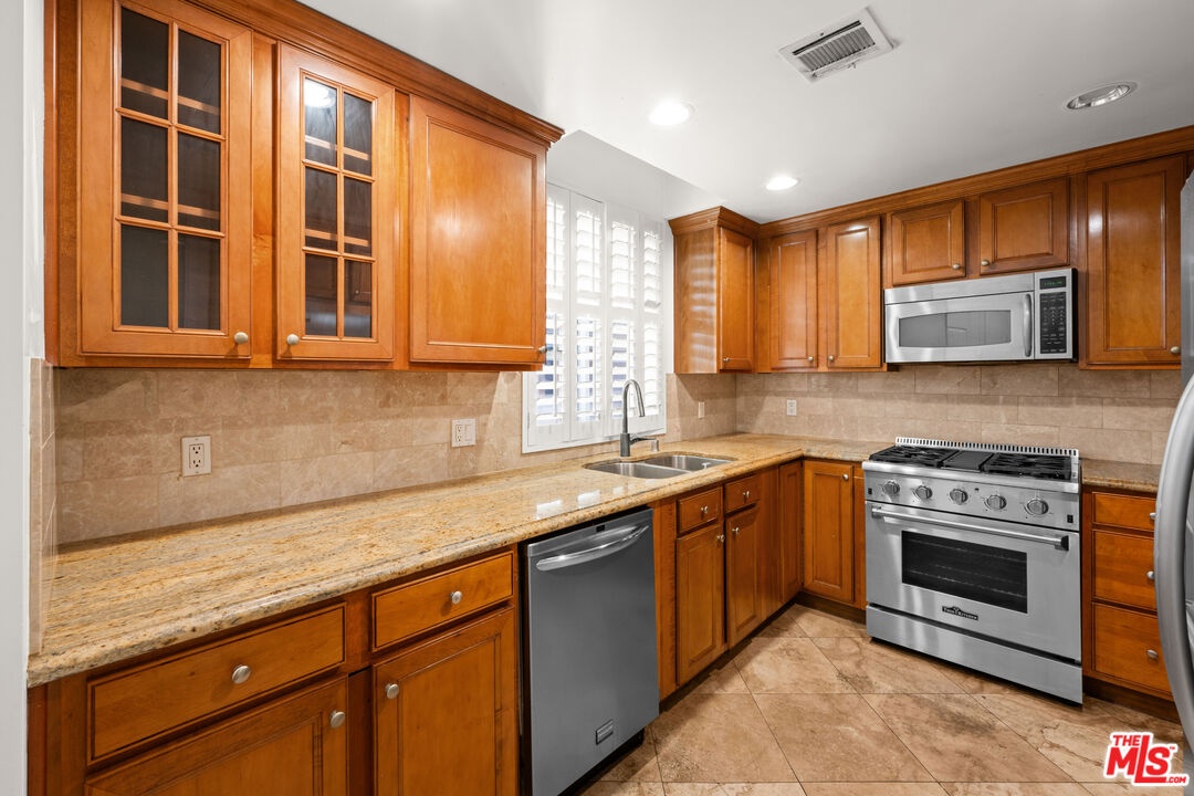 Gourmet kitchen