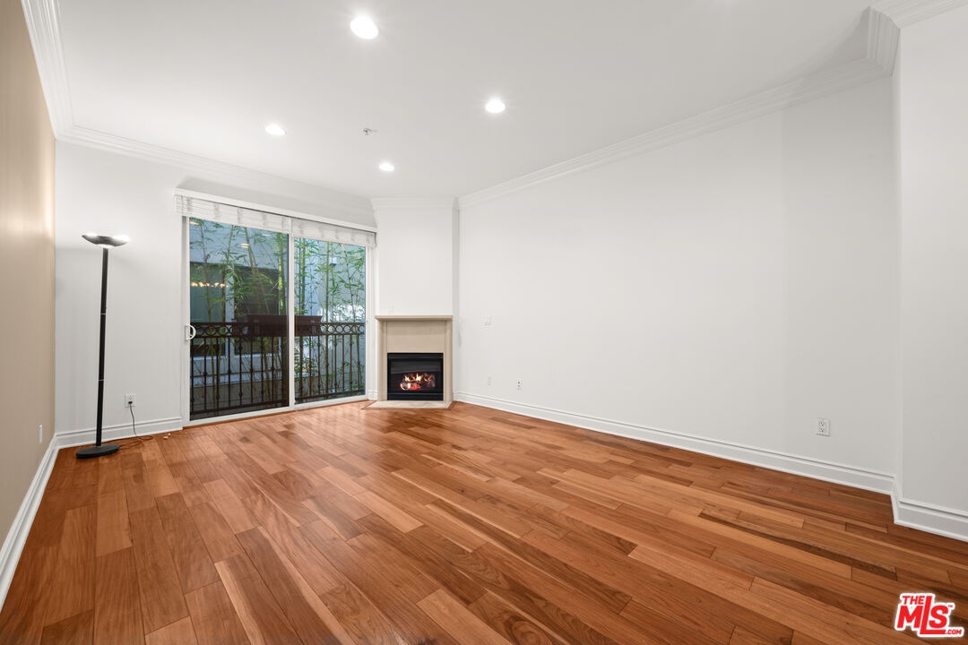 Living rm with FP