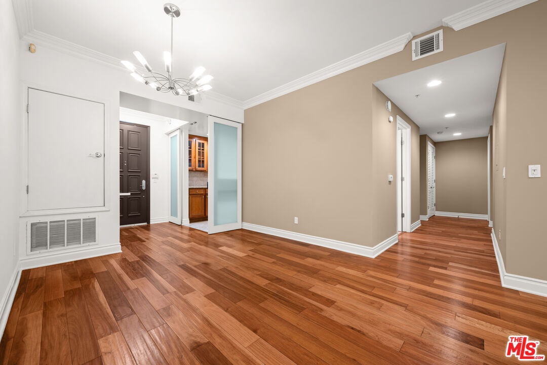 hallway to the 3 bedrooms