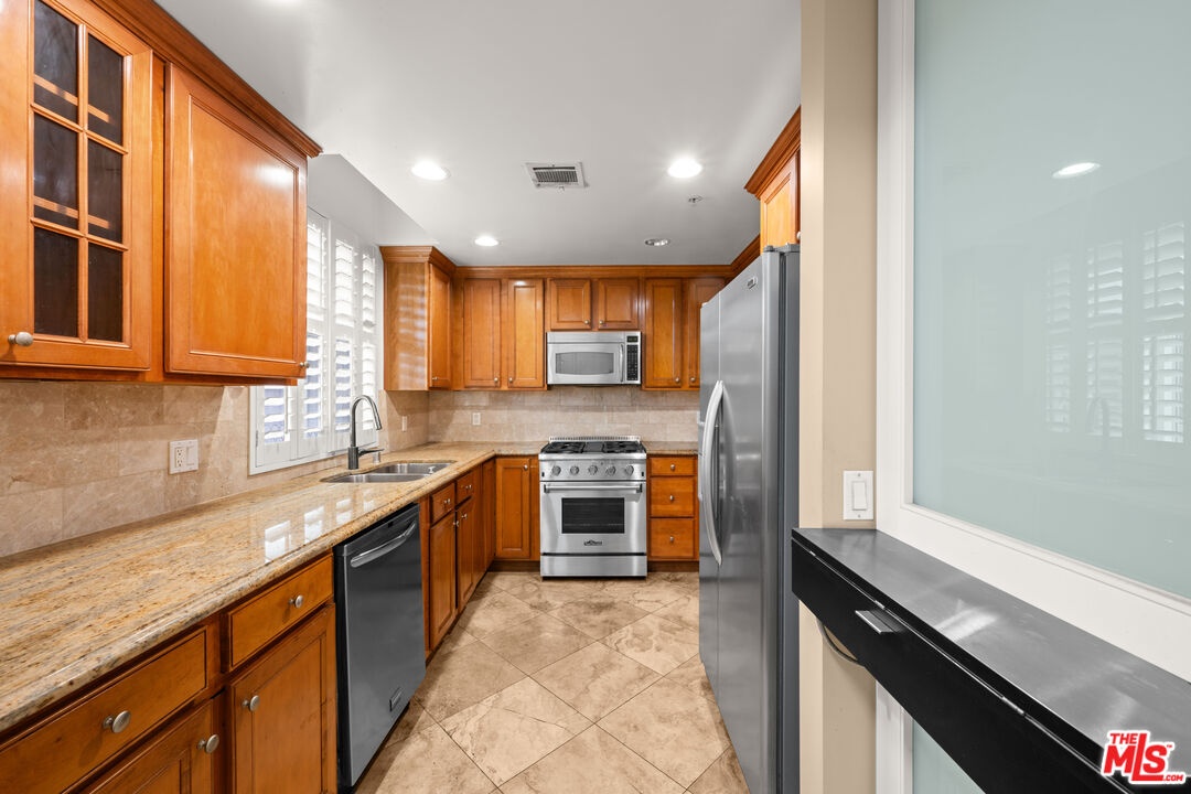 Gourmet kitchen
