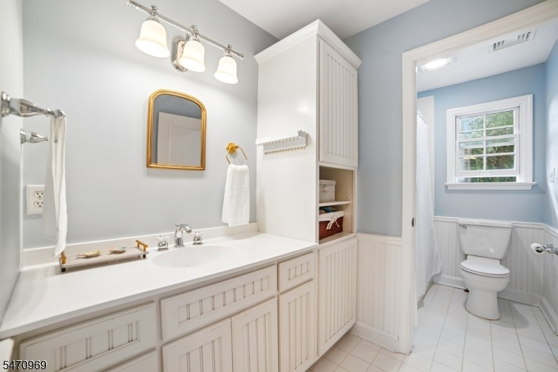 2nd floor main bath