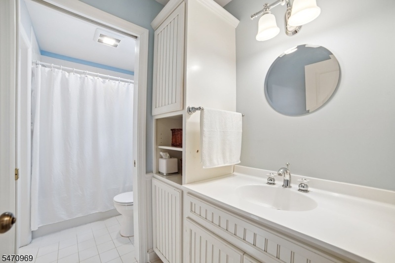 2nd floor main bath