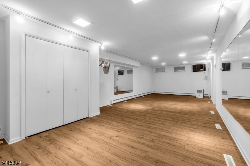 DANCE STUDIO/GYM