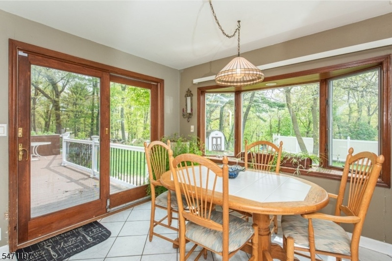 Kitchen sitting area