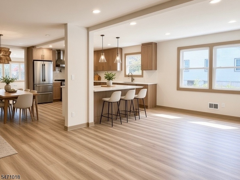 Open floorplan - virt. staged