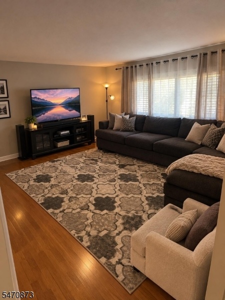 Livingroom Larger