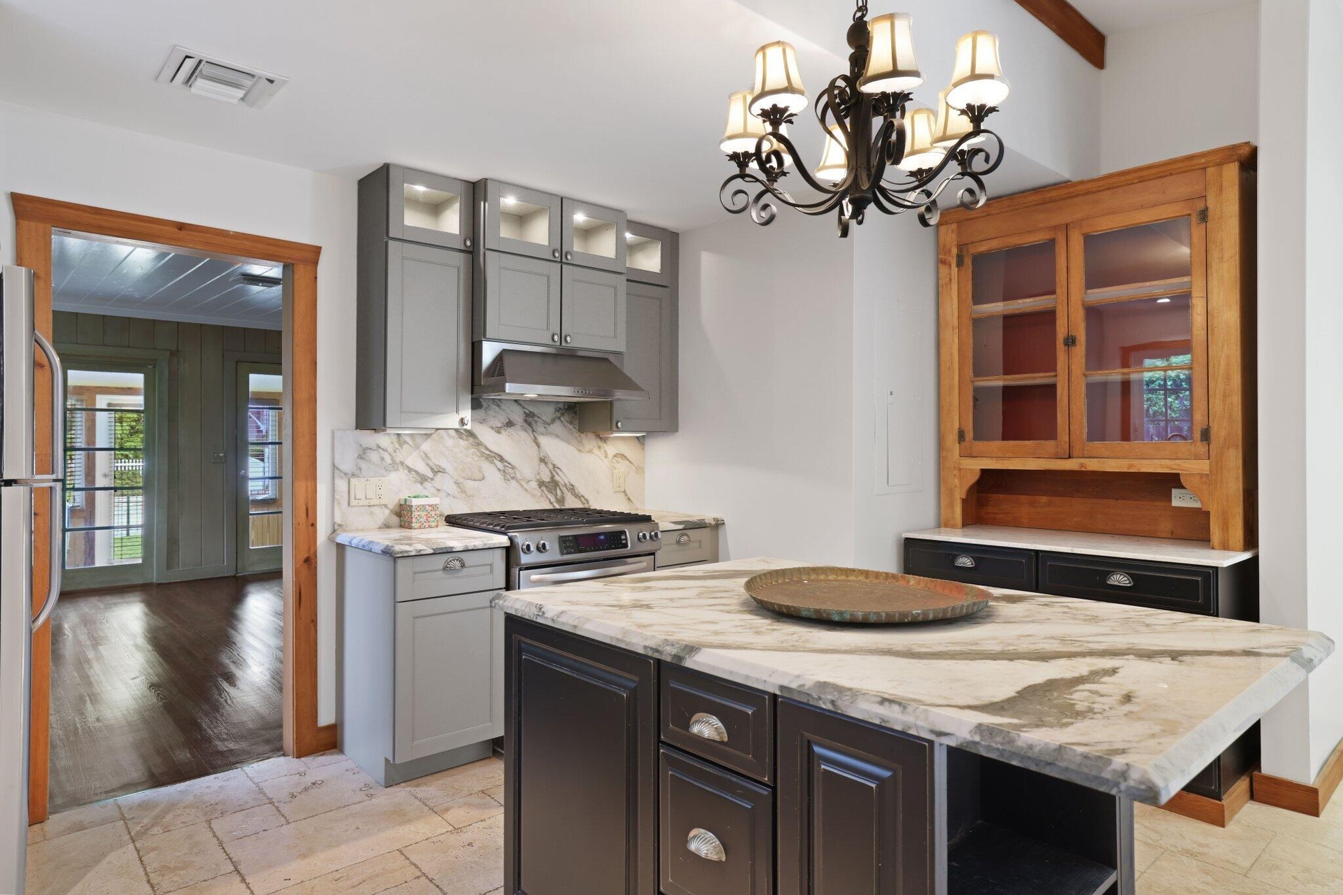 Kitchen w/ island