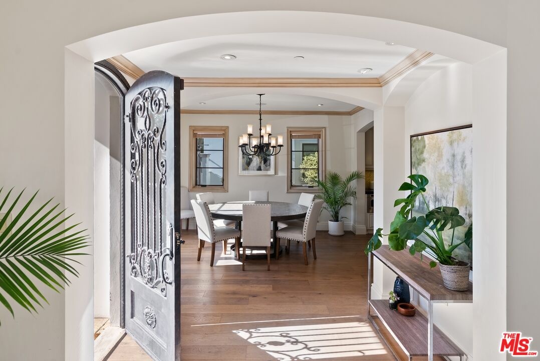 Classy & Contemporary