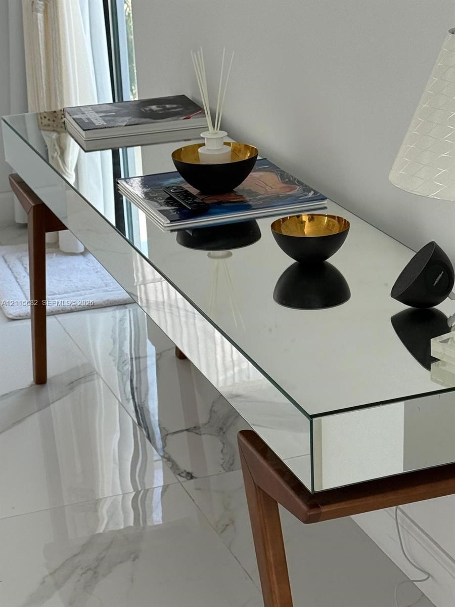 Large-format tile flooring featuring high-contrast veining