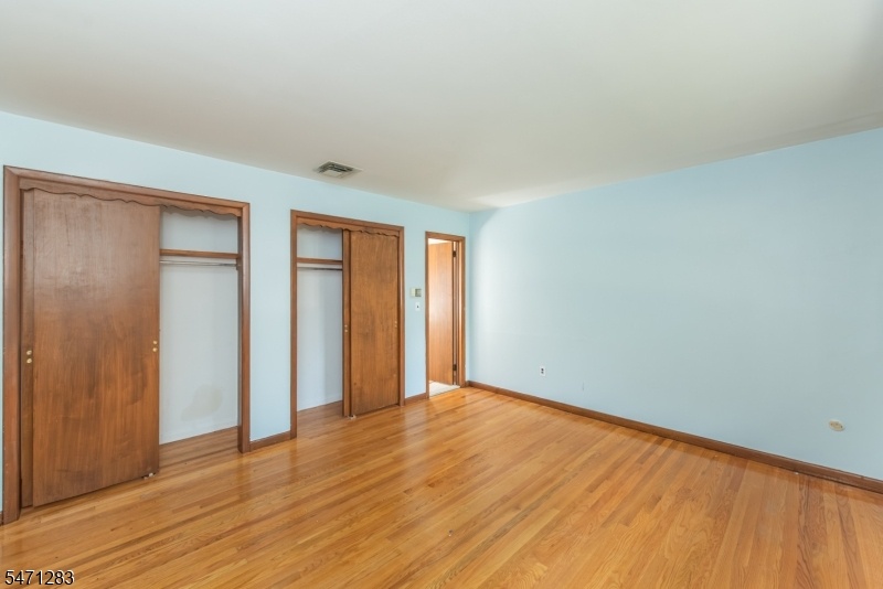 1ST FLOOR PRIMARY BEDROOM
