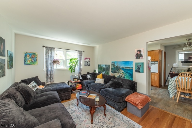 2ND FLOOR LIVING RM