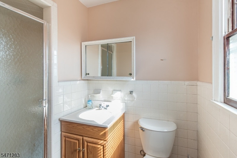 1ST FLOOR PRIMARY BATH