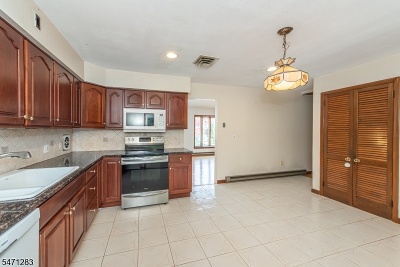 1ST FLOOR KITCHEN