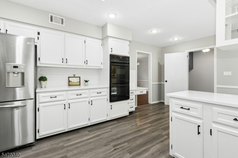 Eat-in-Kitchen