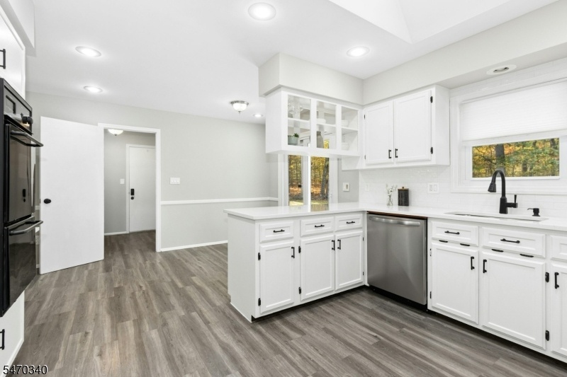 Eat-in-Kitchen