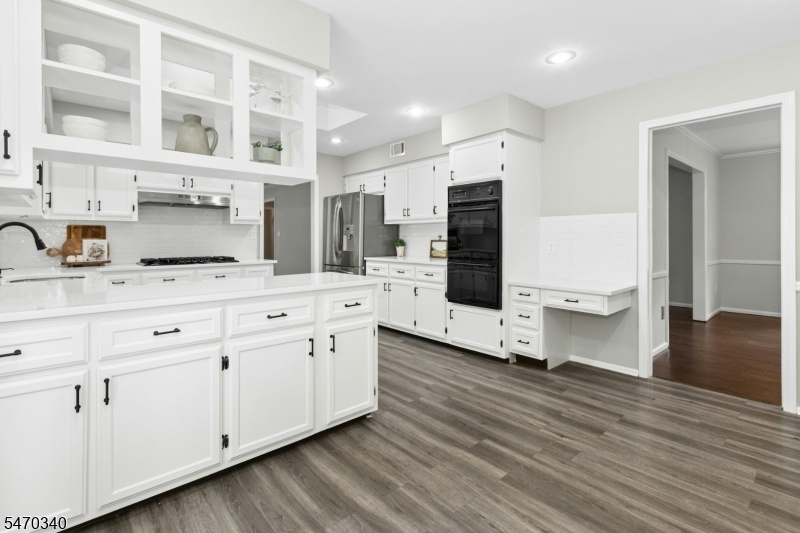 Eat-in-Kitchen