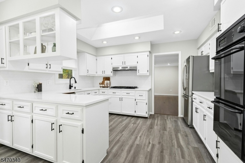 Eat-in-Kitchen