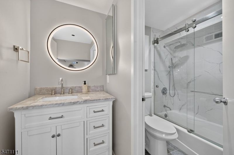 2nd floor Luxury Full Bathroom
