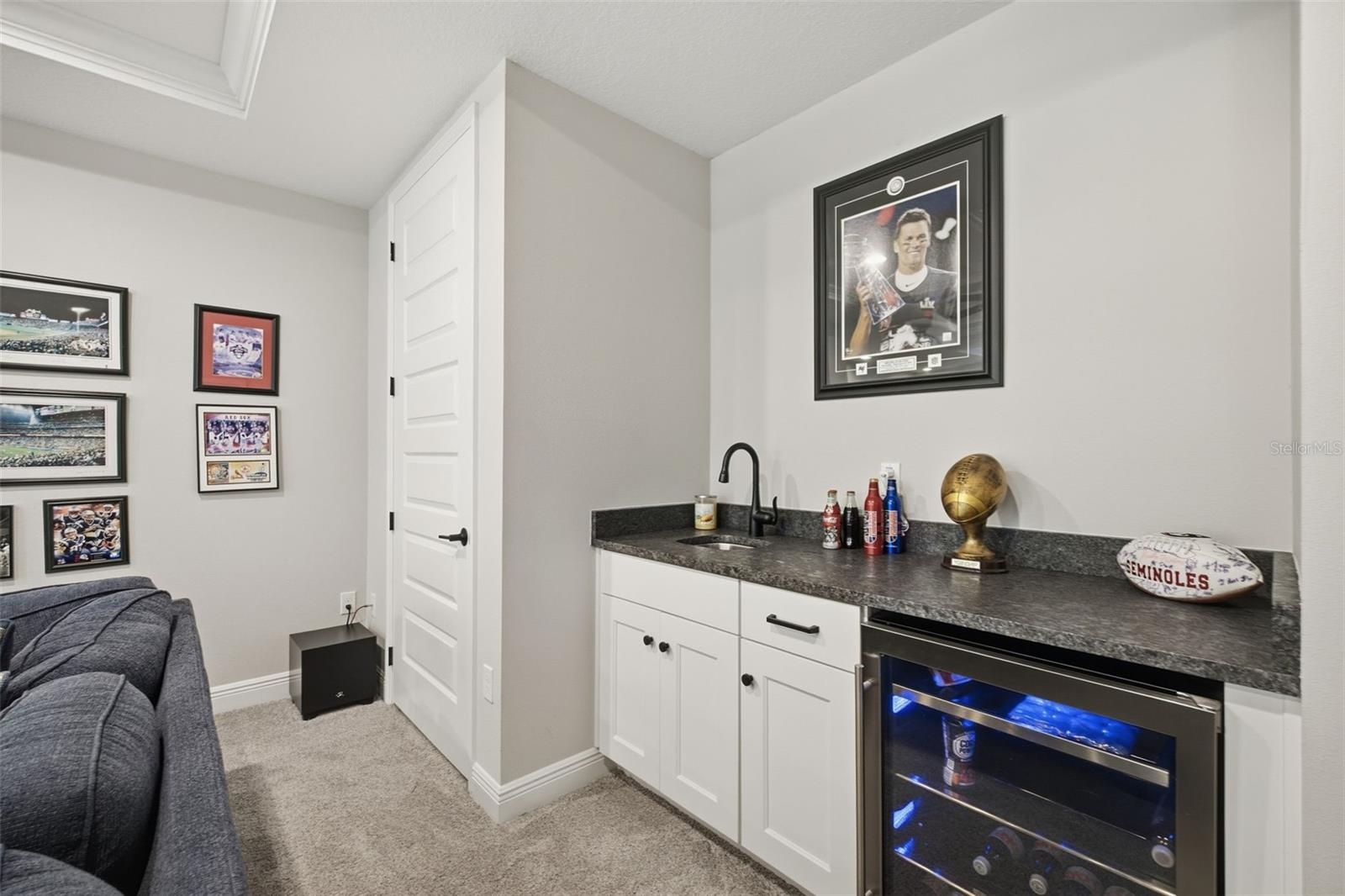 Wet bar in bonus room