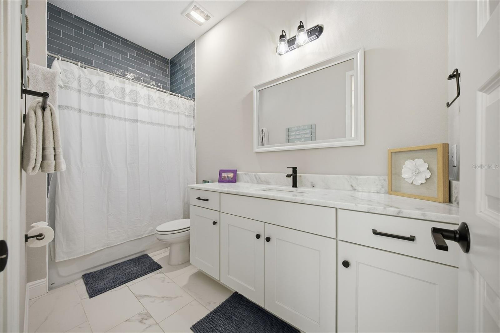 Ensuite bath for bedroom 2