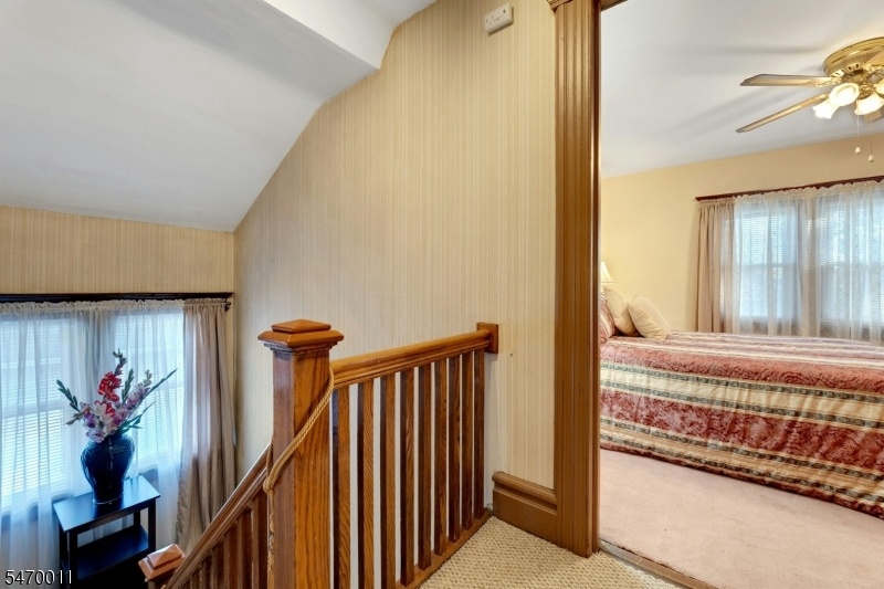 Unit 2 â?? Upper Level Landing