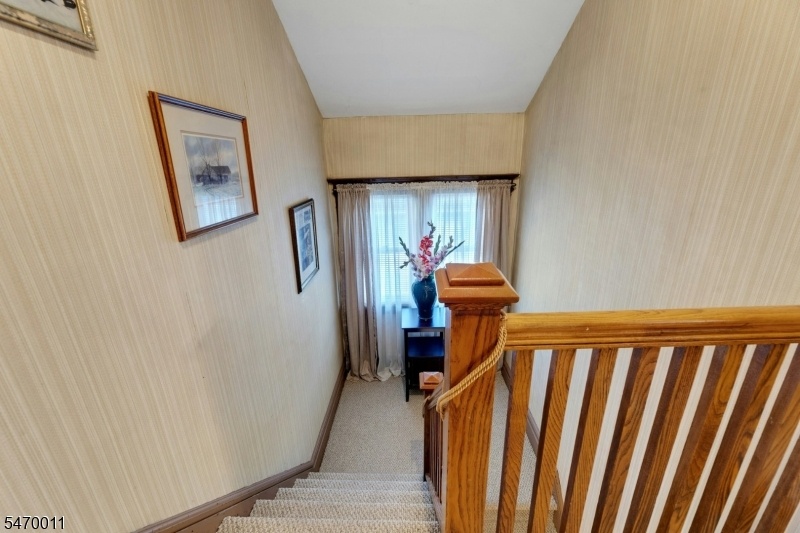 Unit 2 â?? Upper Level Stairc