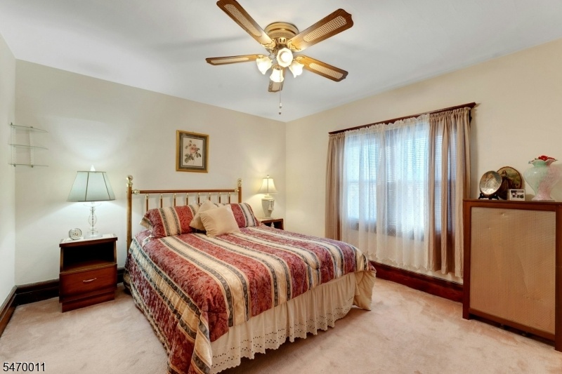 Unit 2 â?? Upper-Level Bedroom