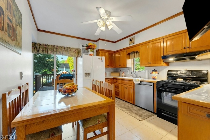 Unit 2 â?? Kitchen & Dining A