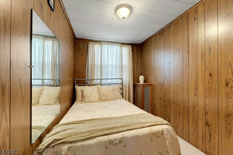 Unit 2 â?? Bedroom
