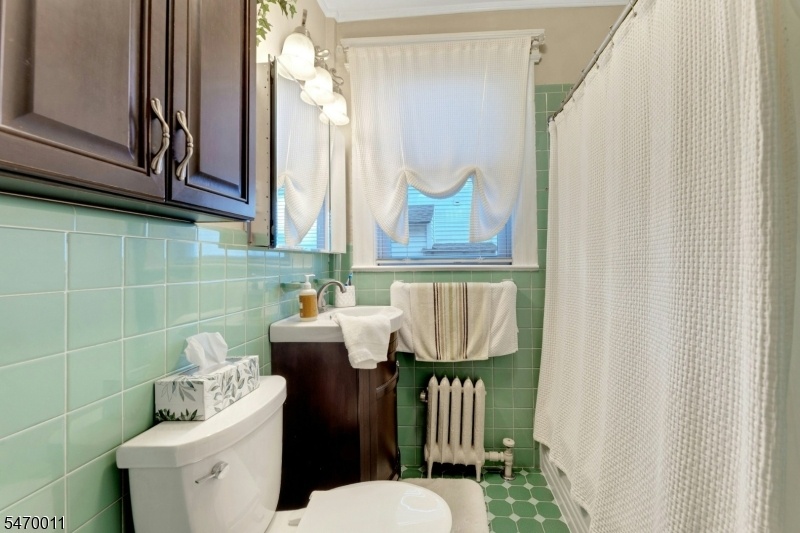 Unit 1 Bathroom