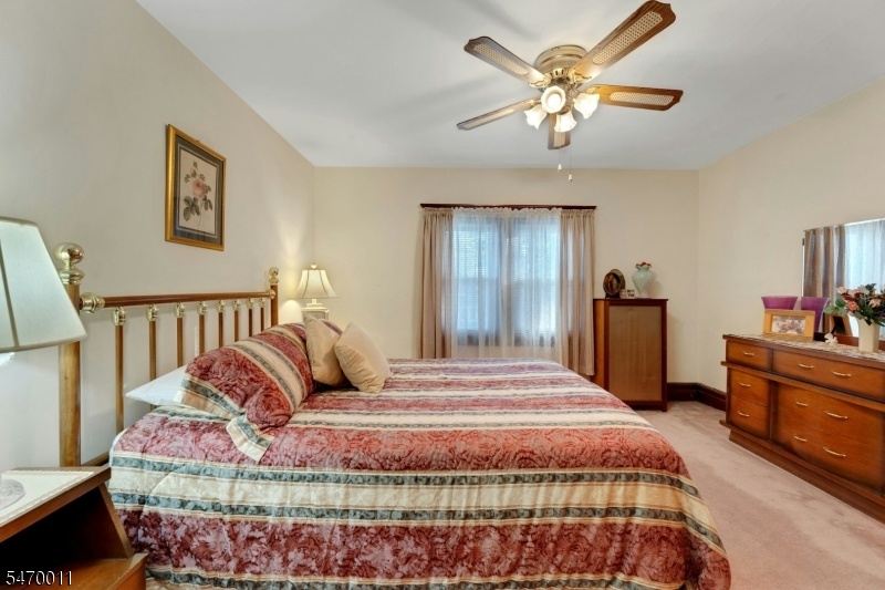 Unit 2 â?? Upper-Level Bedroom